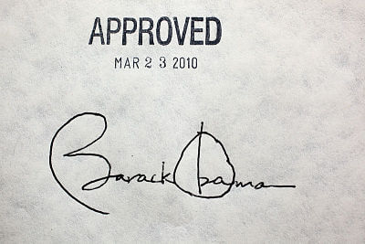 obama_healthcare_signature