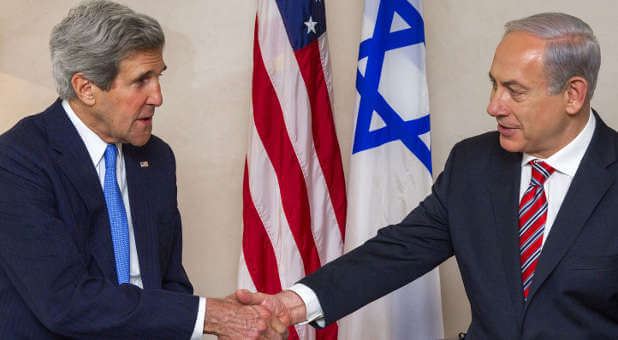 U.S. Secretary of State John Kerry (l) and Israeli Prime Minister Benjiamin Netanyahu