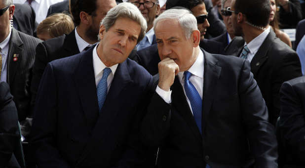 Israeli Prime Minister Benjamin Netanyahu (r) speaks with U.S. Secretary of State John Kerry during a ceremony marking Israel's annual day of Holocaust remembrance, at Yad Vashem in Jerusalem April 8, 2013.
