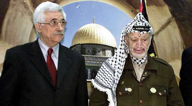 Palestinian Authority President Mahmoud Abbas (left) and former PLO Chairman Yasser Arafat.