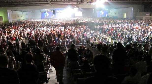 crowd shot of Onething conference