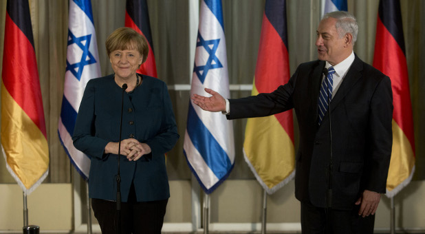 German Chancellor Angela Merkel (l) and Israeli Prime Minister Benjamin Netanyahu