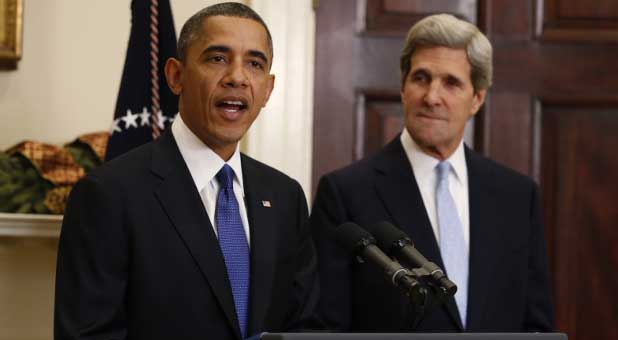 U.S. President Barack Obama (l) and U.S. Secretary of State John Kerry