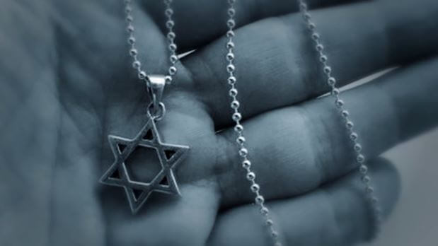 Kay Wilson's Star of David necklace taken from her by a Palestinian terrorist.