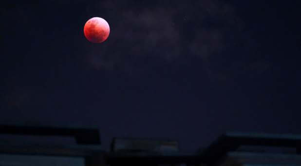 Sign of Israel’s Destiny? Ultra-Rare Blue Blood Moon Coincides With Major Jewish Holiday