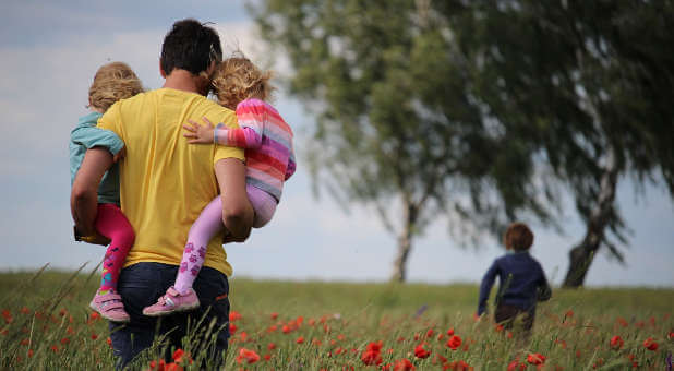 2 Crucial Actions for Dads to Chase After Their Children’s Hearts