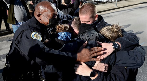 Nashville Police Officer Hears From God and Turns Away From Explosion