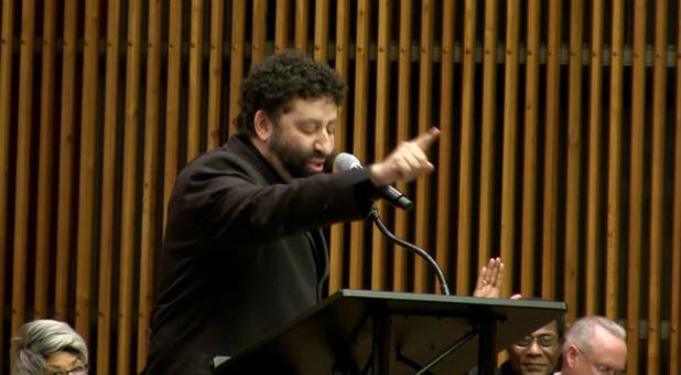 Jonathan Cahn to Bring Prophetic Message, Wake-Up Call for America to 800 Movie Theaters