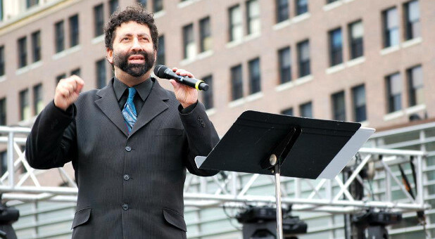 Jonathan Cahn’s ‘The Harbingers of Things to Come’ Unites People in Prayer, Praise and Worship at Movie Theaters