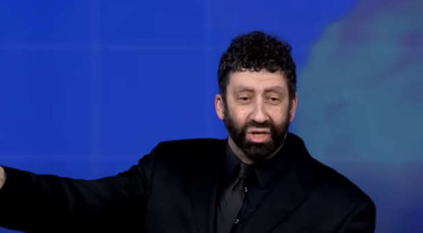 Suddenly Surrounded by Muslims, Jonathan Cahn Boldly Speaks God’s Truth